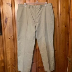 Size 42/32” Men’s Haggar Generations Pants New